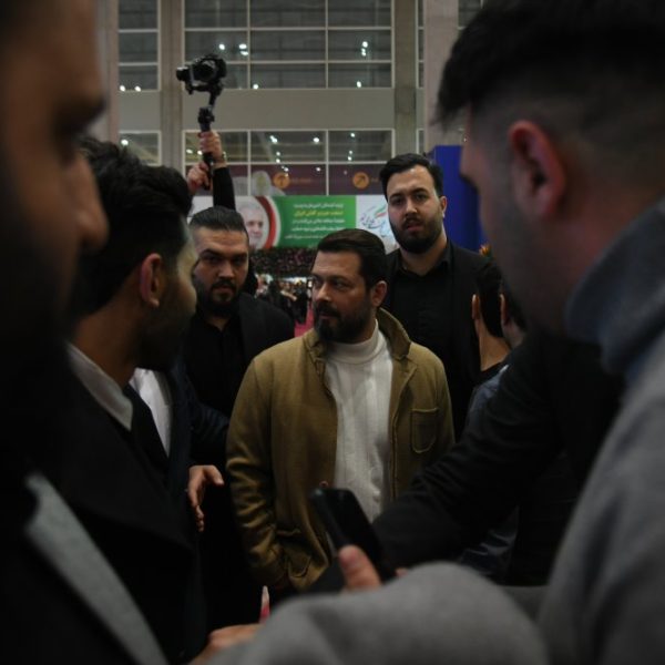 حضور پژمان بازغی در نمایشگاه کفش ایران 1403